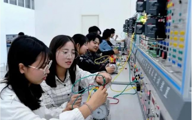 新職教法：明確不得設(shè)置就業(yè)門檻 職教與普教融通